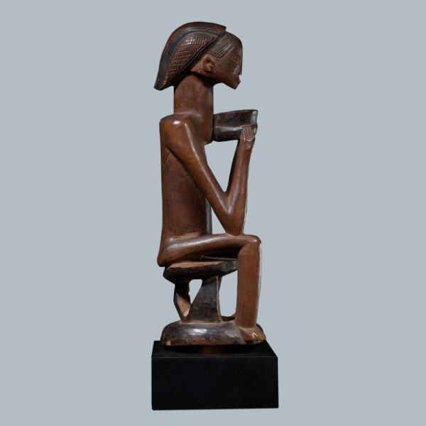 ovimbundu seated figure